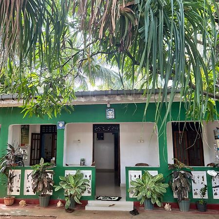 Alass Ga For Pets Lovers Trincomalee Exterior photo