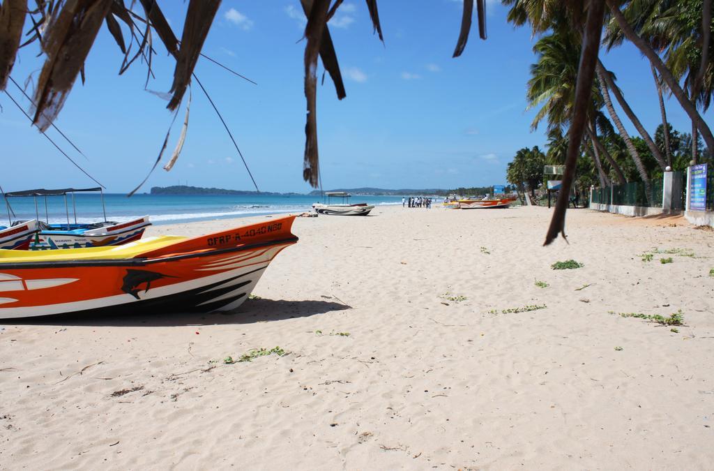 Alass Ga For Pets Lovers Trincomalee Exterior photo